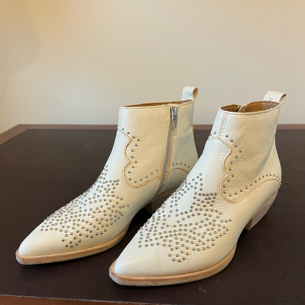 Dolce Vita Western Ankle Boots